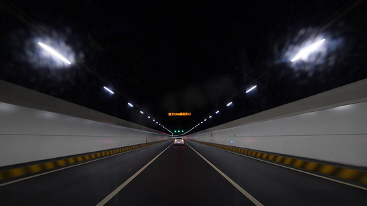 時(shí)隧道 時(shí)間與空間的視覺交錯(cuò)